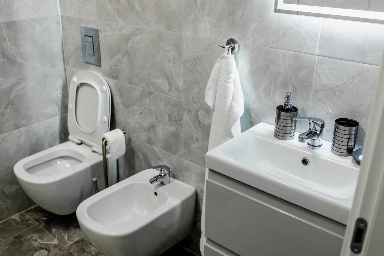 Samplus Central Apartment Craiova Exterior photo